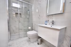 Shower room- click for photo gallery